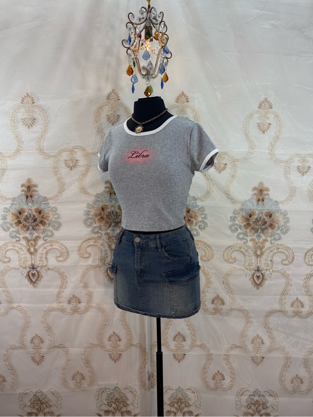 ✨Vintage Y2K Libra Bedazzled Baby Tee✨